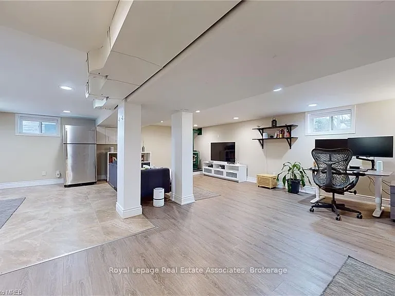 925 Kingsway Dr #BASEMENT — Photo 6