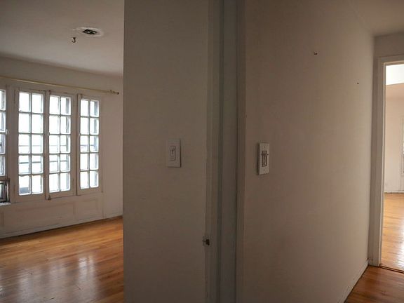 4th image of 96 Grove St
