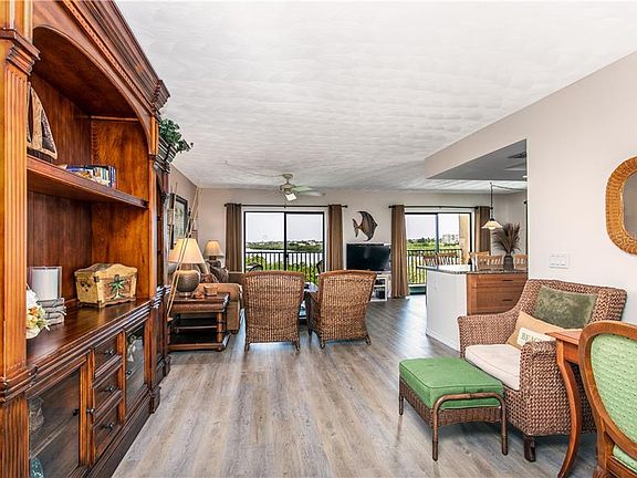 4th image of 19451 Gulf Blvd APT 308