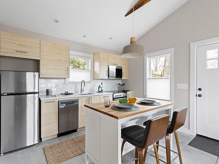 313 Dacian Ave #B — Photo 8