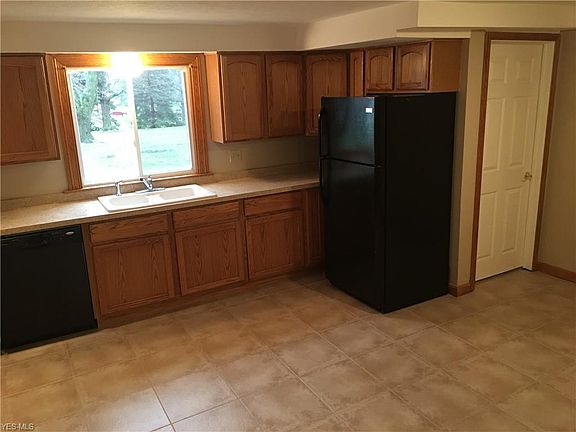 5th image of 835 David Dr