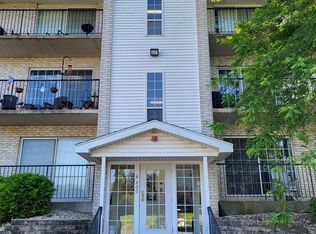 400 Sturdy Rd APT A10, Valparaiso, IN 46383