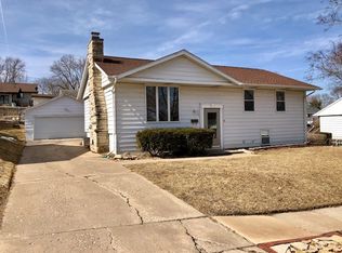1761 Sharon Dr, Dubuque, IA 52002