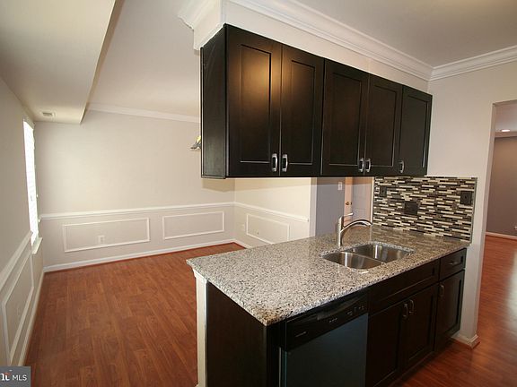 5th image of 118 Saint Charles Sq #118