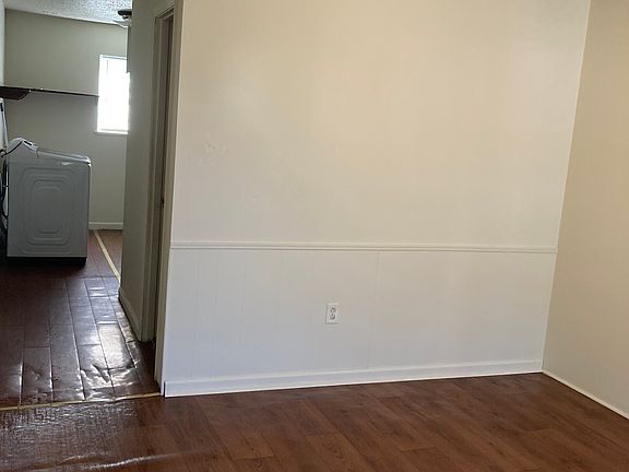 3rd image of 127 Raffet St #127