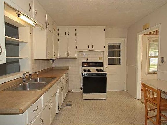 5th image of 4600 S Sherman Dr