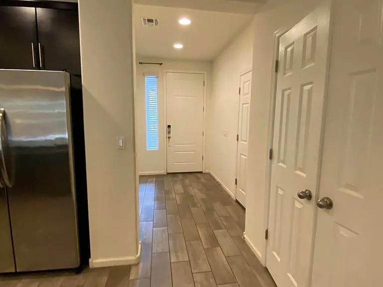 3549 E Apricot Ln — Photo 3
