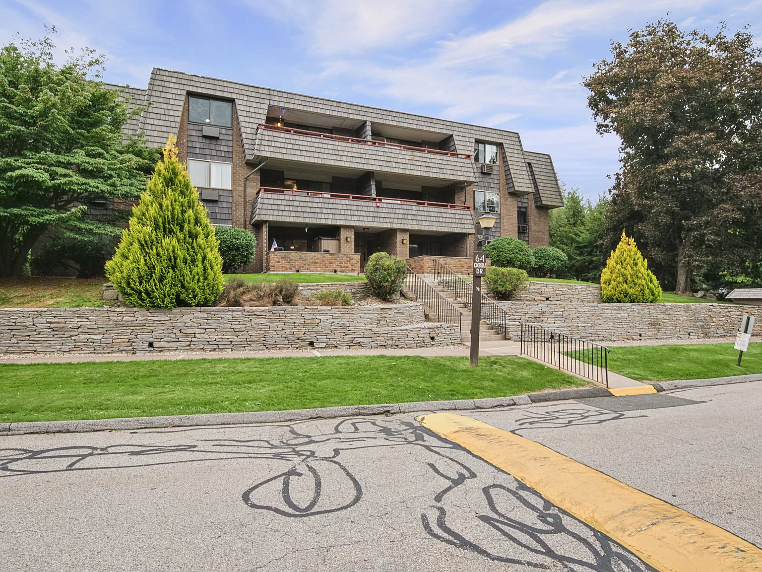 1 bed, 759 sqft, $1,750 — Photo 2