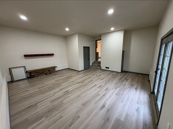 5th image of 202 W Vandalia St