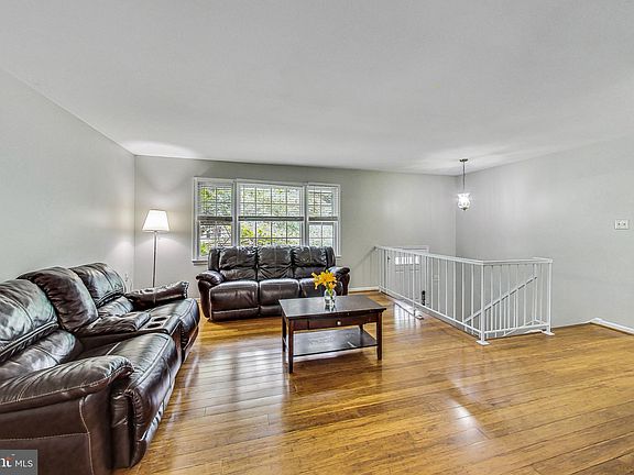 3rd image of 12916 Valleywood Dr