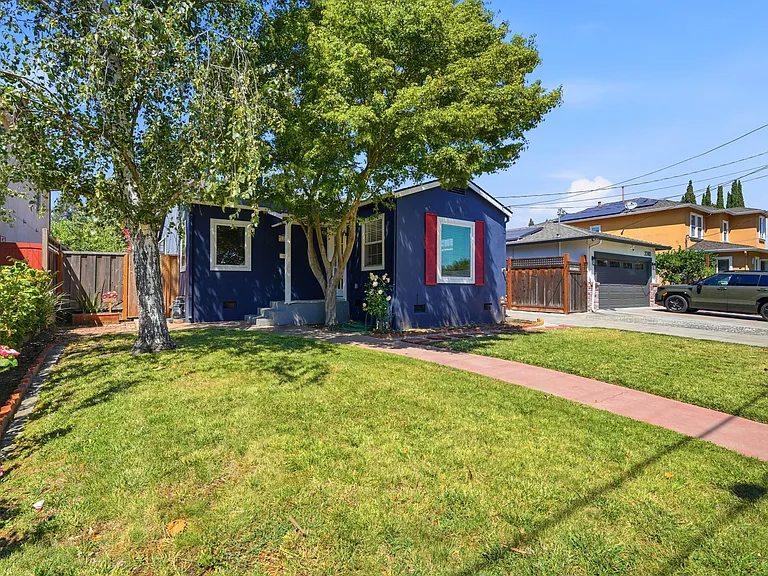 2291 Cottle Ave — Photo 2