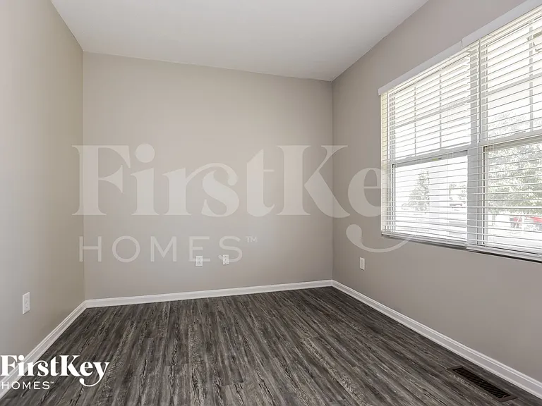 1624 Rosemore Ln — Photo 11