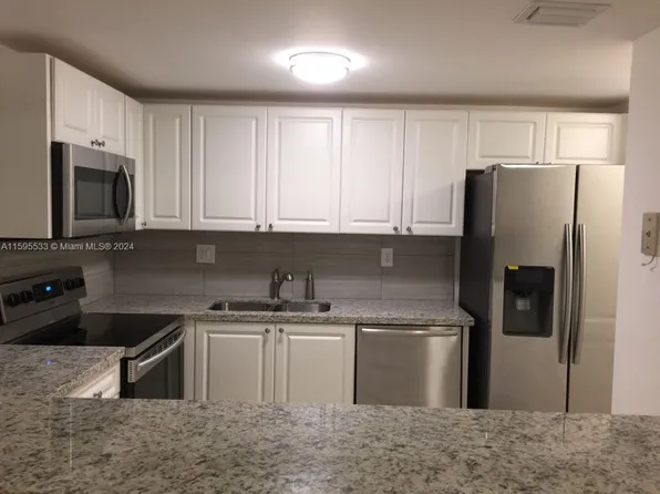 9280 Fontainebleau Blvd APT 301, Miami, FL 33172