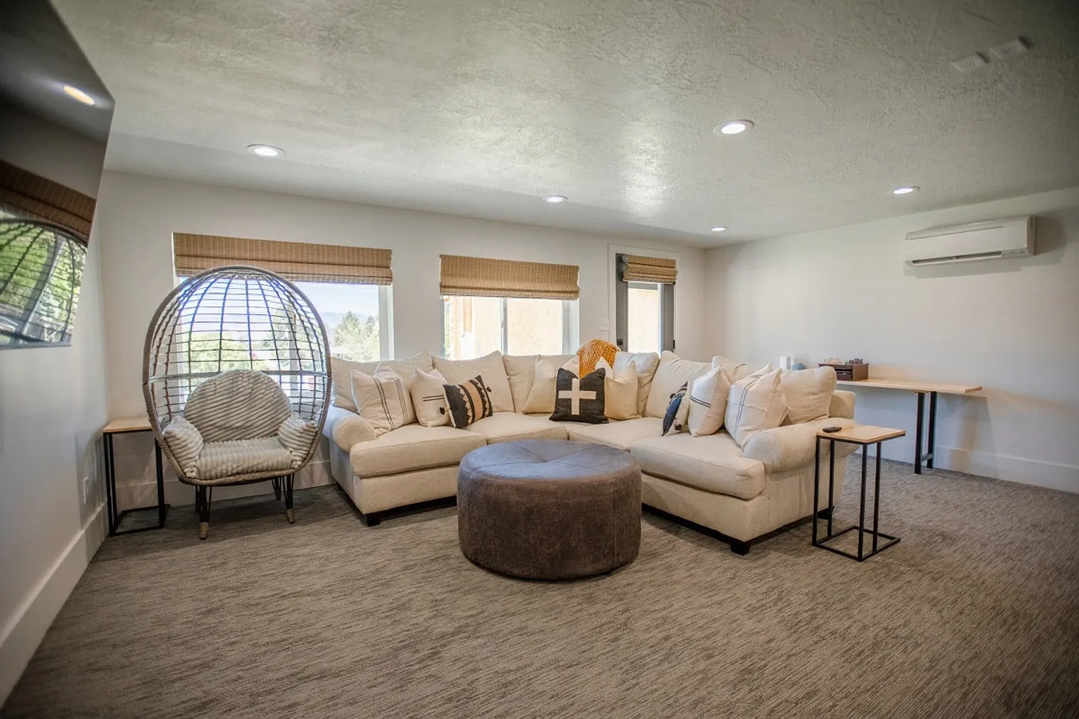 5 bed, 3.0 bath, 4413 sqft, $12,644 — Photo 2