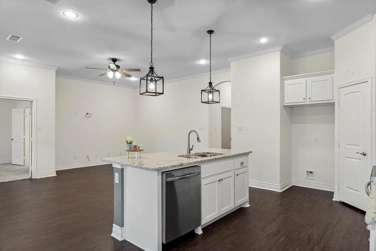 3 bed, 1547 sqft, $1,899 — Photo 2