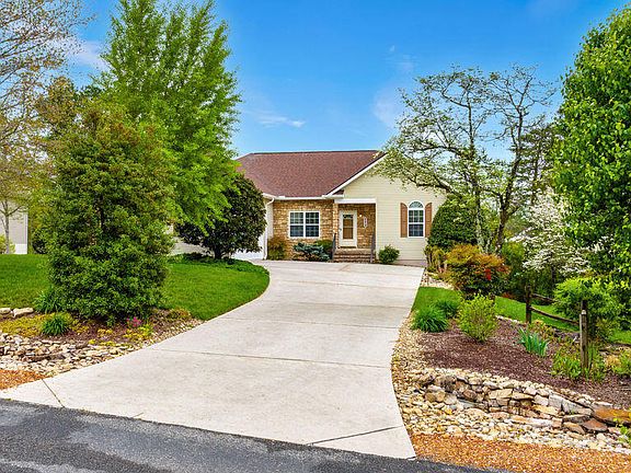 3rd image of 173 Depew Dr