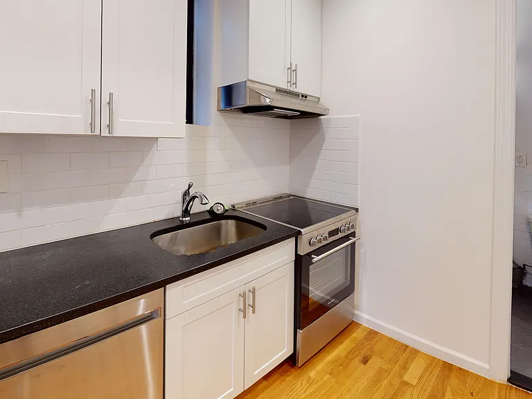 1441 York Ave #5FS — Photo 4