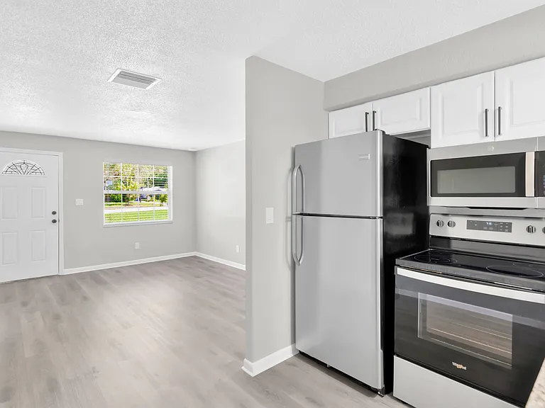 1354 Tioga Ave — Photo 5