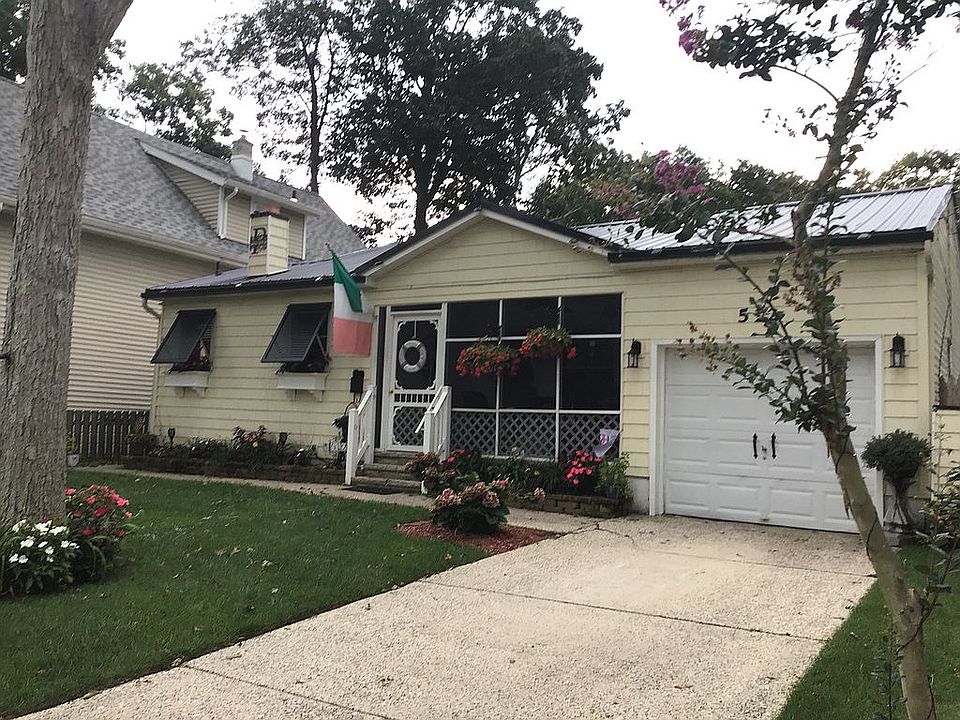 2nd image of 512 Rhode Island Ave