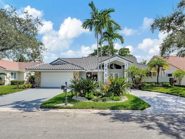 9066 NW 52nd Ct, Pompano Beach, FL 33067