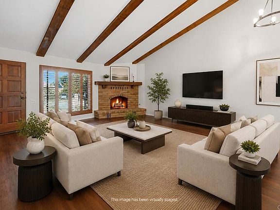 2nd image of 711 De Luz Rd