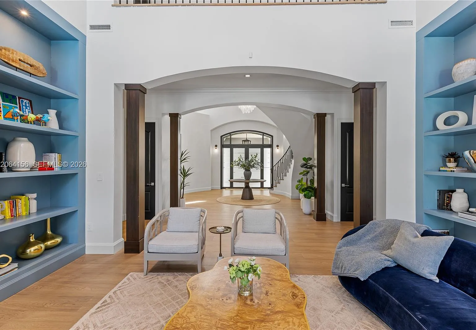 7 bed, 7073 sqft, $55,000 — Photo 4