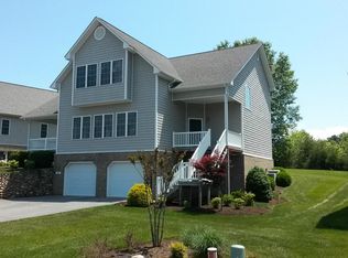 180 Lands End Cir, Union Hall, VA 24176