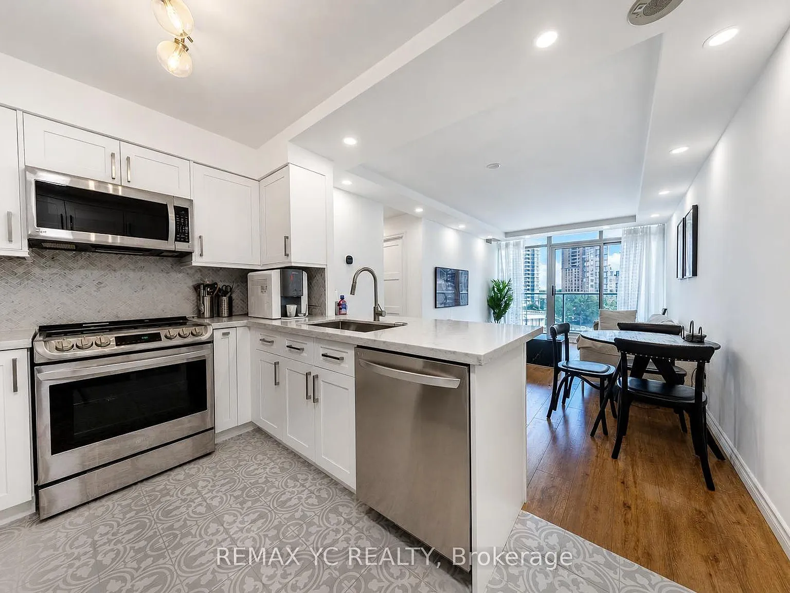 2 bed, $2,850 — Photo 1