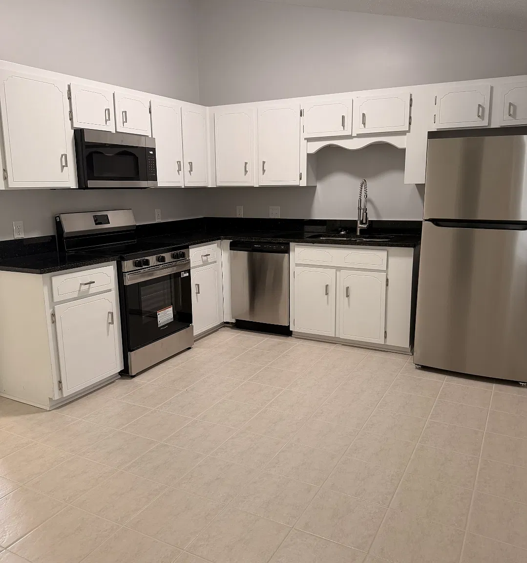 4 bed, 1350 sqft, $1,700 — Photo 3