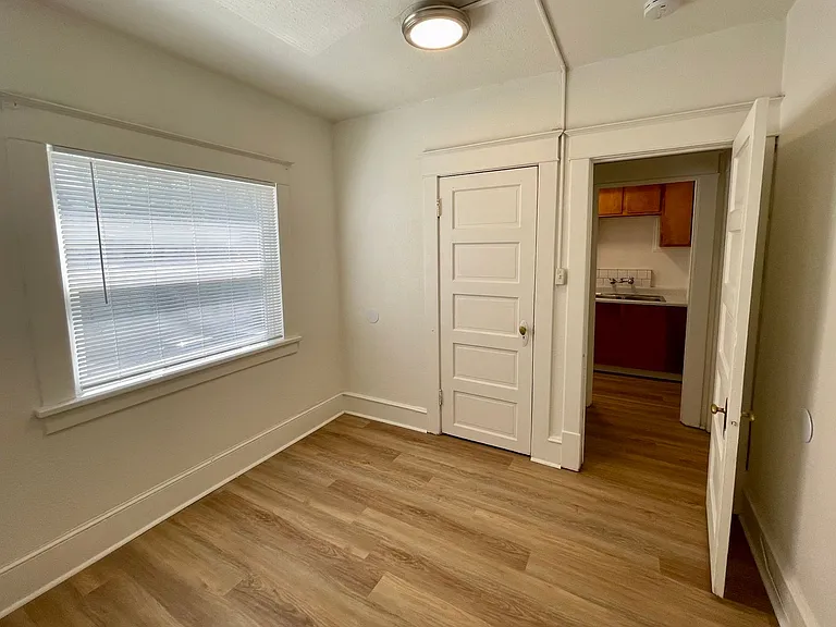 Adams Apartments — Photo 17