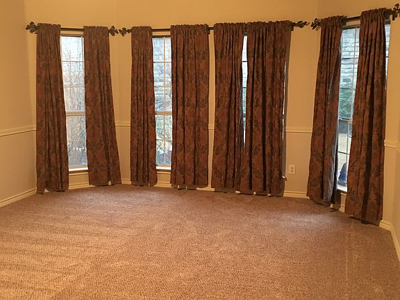 4th image of 2702 Penny Ln