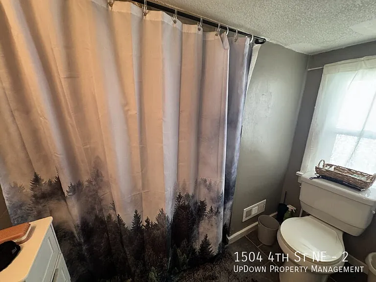 1504 4th St NE #2 — Photo 9
