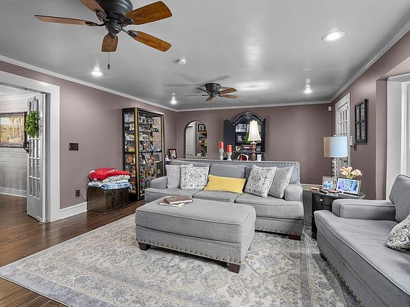 4th image of 604 4th Ave S