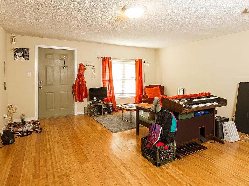 1st image of 297 Goodrich Ave #3