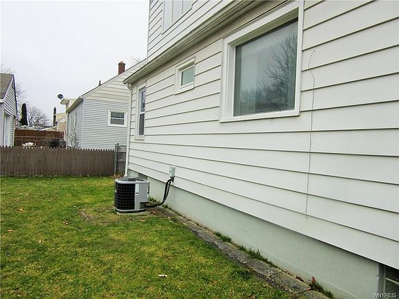 4th image of 294 East Ave