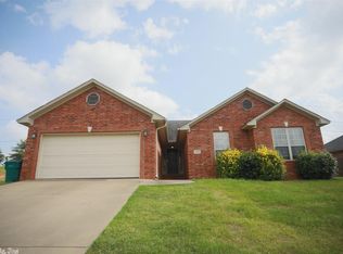 220 Hawthorne Ln, Russellville, AR 72802