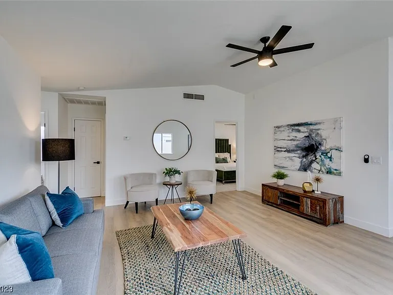 598 Jackson Dr — Photo 35