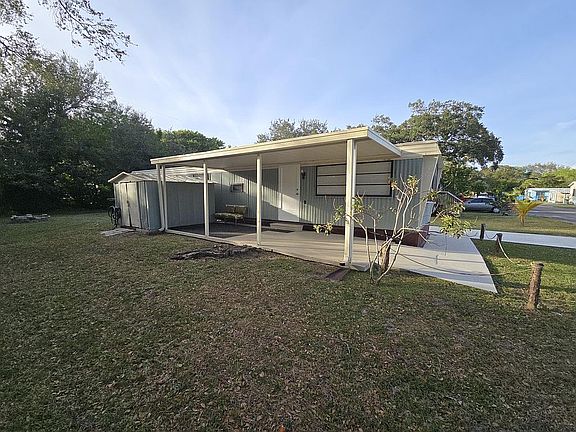 4th image of 555 4th St #33