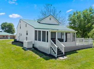 12598 Fuelberth Rd, Pekin, IL 61554