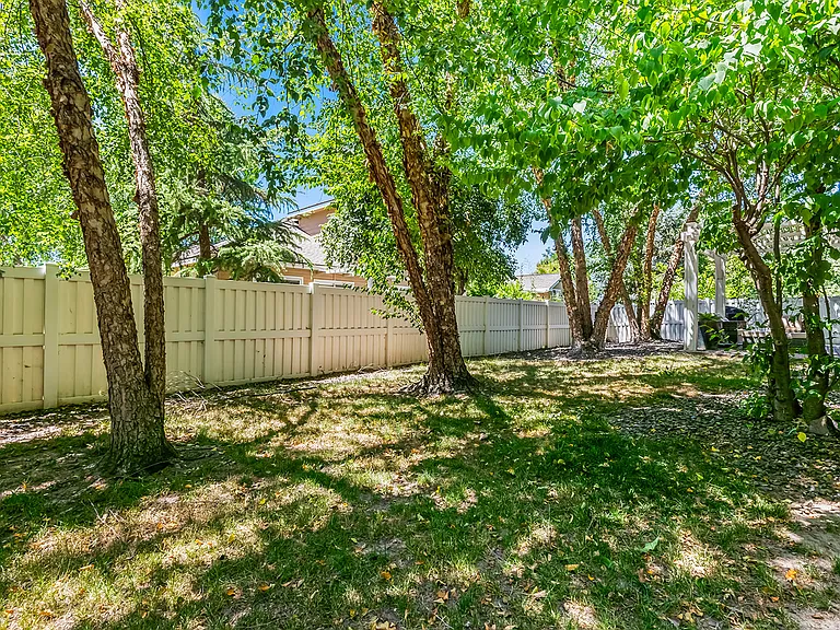 246 W Colchester Dr — Photo 50