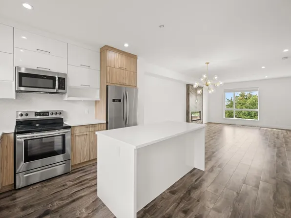 3423 Roxton Ave #102, Coquitlam, BC V3B 0G7
