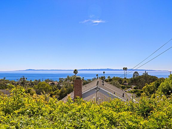 Expansive Ocean & Island Views.