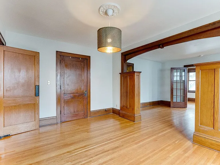 1725 Laurel Ave — Photo 3
