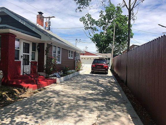 2nd image of 3741 N Elizabeth St