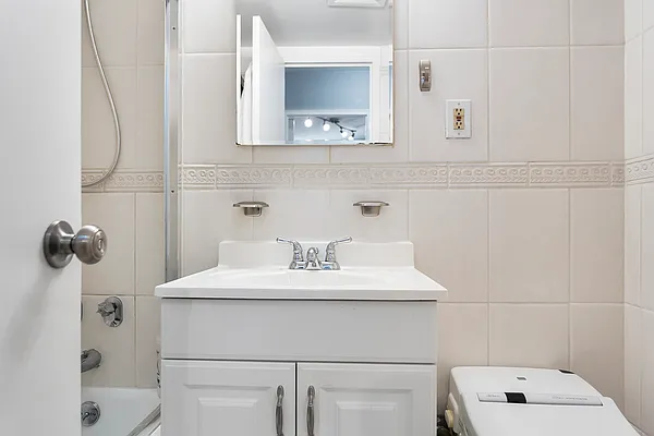 Sold by Redfin Real Estate | media 8