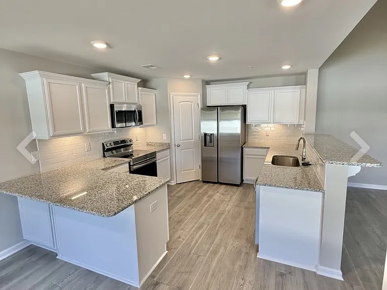 366 Ezra St — Photo 5