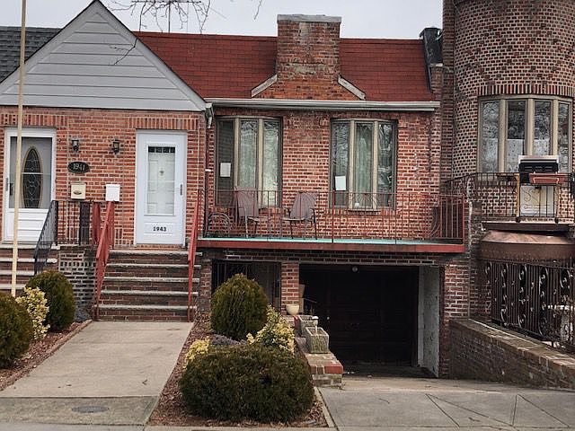 1st image of 1943 E 32nd St