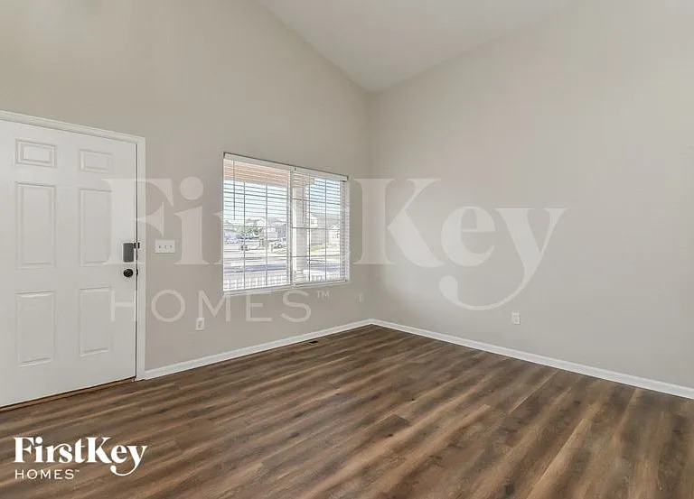 7606 Sistine Ln — Photo 11