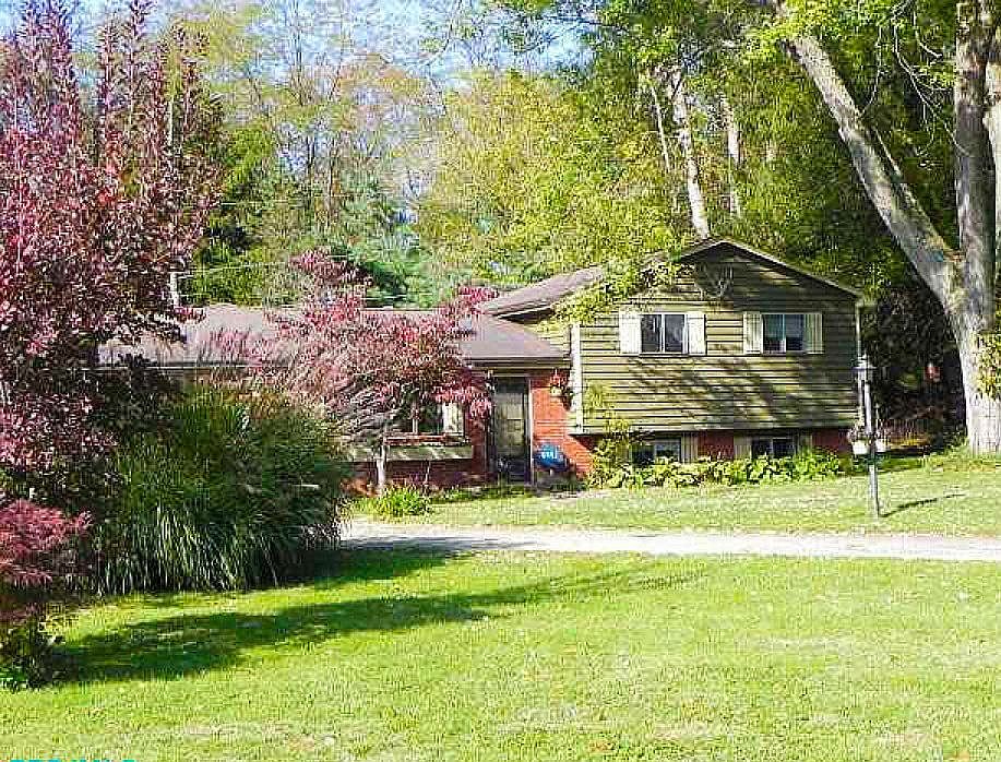 1st image of 329 Denison Dr NE