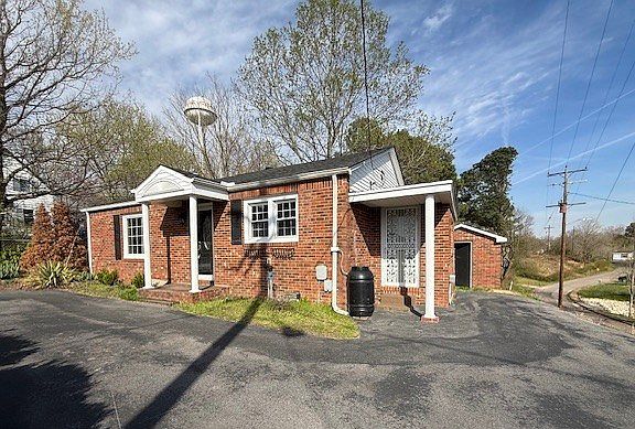 2nd image of 10 Locust St